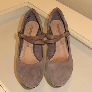 Clark's Gray Suede Mary Jane Heels Sz 6